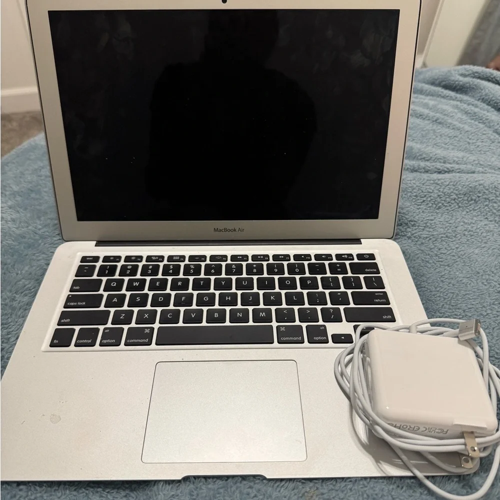 Apple MacBook Air Silver Slim Design